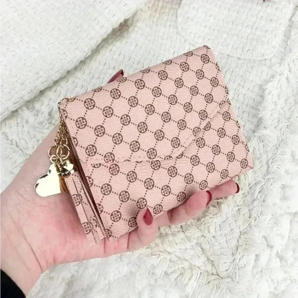 ⚠️Clearance Heart And Tassel Pink Cardholder / Wallet - Picture 1 of 4